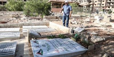Suriyeliler harabeye dönen Yermuk Mezarlığı'nda yakınlarının izini arıyor