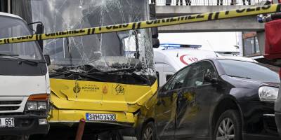 İstanbul'da İETT otobüsü durağa girdi: 1 ölü