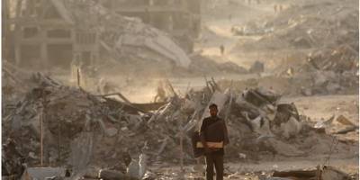 Gazze'deki soykırımın failleri kendilerini kurtarıcı gibi gösterirken, hayatta kalanlar evlerine dönüyorlar