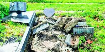 Almanya’da Müslüman mezarlığı tahrip edildi