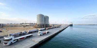 17. "İyilik Gemisi"ndeki yardım malzemelerinin indirme işlemleri tamamlandı