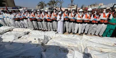 Gazze'de kimliği belirlenemeyen 54 şehit işkence izleriyle defnedildi