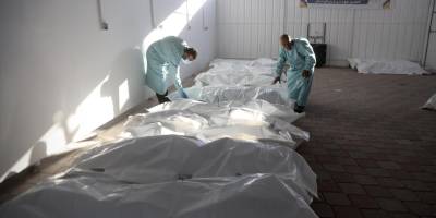 Katil İsrail tarafından alıkonulan 30 Filistinlinin naaşı Han Yunus'taki Nasır Hastanesi'ne ulaştı