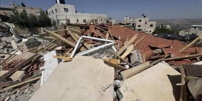 İşgal rejimi Filistinli Tahir Derbas’ı evini kendi elleriyle yıkmaya zorladı