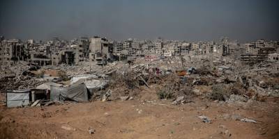 Soykırımcı İsrail, ateşkese rağmen Gazze'nin doğusunda bombalama ve bina yıkımlarını sürdürüyor