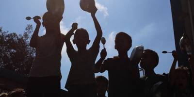 Abluka nedeniyle UNRWA depolarında Gazze'ye aylarca yetecek gıda bekliyor