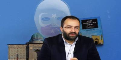 Şehrin bir ucundan çıkıp gelen bir adam...