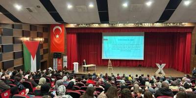 “Malcom X” tiyatro oyunu Amasya’da sergilendi