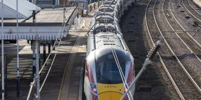 İngiltere'de trende bıçaklı saldırı