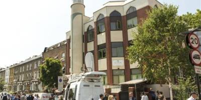 İngiltere'de son 3 ayda 25 cami, 27 kez saldırıya uğradı