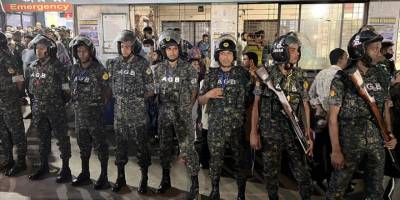 Bangladeş'in başkenti Dakka'da çok sayıda patlama meydana geldi