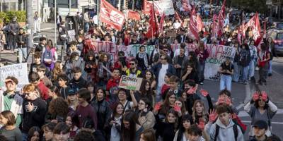İtalya'da öğrenciler, Meloni hükümetini protesto etti