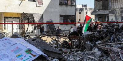 Gazze'de yıkılan okulların yerine kurulan çadırlarda eğitim mücadelesi