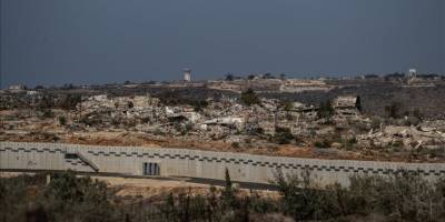 İsrail yerle bir ettiği sınırdaki Lübnan köylerinin karşısına ördüğü duvarı genişletiyor