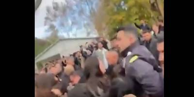 İstanbul Üniversitesi’nde sapıklar aile konferansından rahatsız oldu