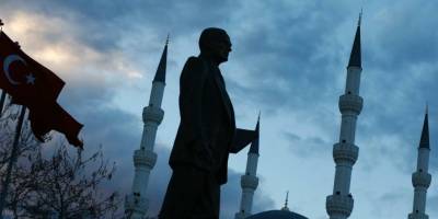 Laiklik Fransa’dan ithal edilen bir tasmadır!