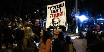 Netanyahu'nun yolsuzluk davalarından af talebi Tel Aviv'de protesto edildi