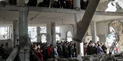 Cuma namazını Selahaddin Camii’nin enkazında kıldılar!