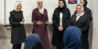 Suriye Cumhurbaşkanı Şara'nın eşi Latife El Durubi'den Kadıköy Anadolu İmam Hatip Lisesi'ne ziyaret