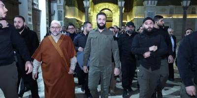 Suriye Cumhurbaşkanı Şara, devrimin yıl dönümünde Emevi Camisi'nden kardeşlik mesajı verdi