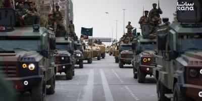 Suriye ordusu, zaferin yıldönümünde Gazze sloganları ile yürüdü