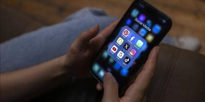 Avustralya sosyal medya kullanımına 16 yaş sınırı getiren yasayla dünyada bir ilke imza atıyor