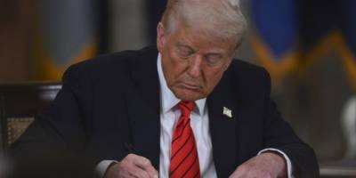 Trump, fentanili 'kitle imha silahı' ilan eden kararnameyi imzaladı