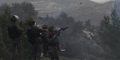 Katil İsrail ordusu, Batı Şeria'da 40 Filistinliyi gözaltına aldı