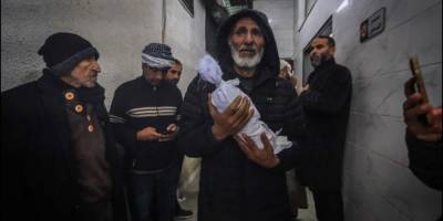 Filistinli bebekler sadece bombalarla değil, soğukta bırakılarak da öldürülüyor