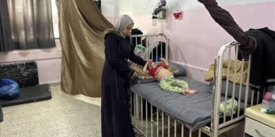 Gazze'de tedavi olamayan çocuklar, hastane köşelerinde ölümle pençeleşiyor