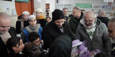 Halep valisi, tahliye edilen sivillerle bir araya geldi