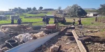 Kuzey El-Ağvar bölgesinde Filistinliler evlerini söküp göç etmeye zorlandı