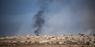 İşgalci İsrail ordusu, Gazze Şeridi'nin çeşitli bölgelerini topçu atışlarıyla vurdu