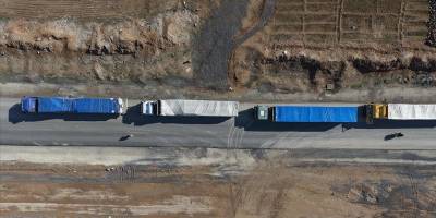 Suriye hükümetinin açtığı insani koridordan Kamışlı'ya yardımlar gönderiliyor