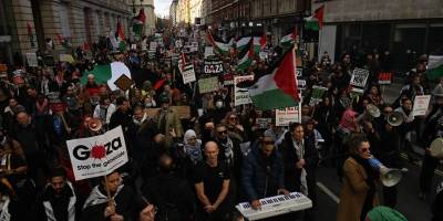 İngiltere'de onbinlerce kişi Filistin'e destek için ulusal yürüyüş düzenledi