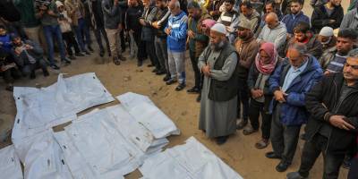 The Guardian: İsrail, Gazze'deki savaş mezarlığının bir kısmını buldozerlerle tahrip etti