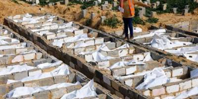 Gazze'de kimliği belirsiz şehitler defnedildi