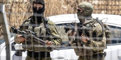 İşgalci İsrail, Suriye'nin güneyinde 2 sivili daha alıkoydu
