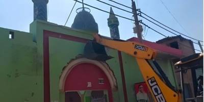 Uttar Pradeş'te medrese ve cami yıkımı Müslüman halkı ayağa kaldırdı