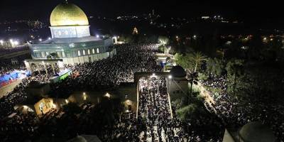 Mescid-i Aksa'da kuşatmaya rağmen 60 bin kişi saf tuttu