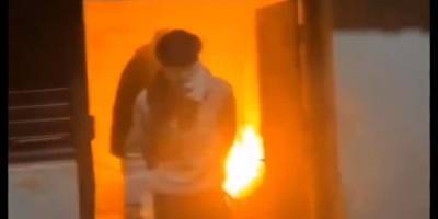 Hindu çeteleri Müslümanların evlerini ateşe verdi