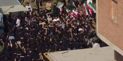 İran'da öğrenci protestoları devam ediyor