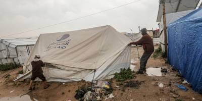 Gazze'deki çadırları şiddetli yağış nedeniyle su bastı