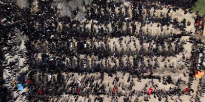 Katil ABD ve İsrail’in okul saldırısında ölen 165 çocuk defnedildi