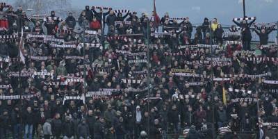 Bosna Hersek’te futbol maçında Sırp taraftarlar tribüne domuz yağı sürdü