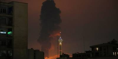 İran'ın başkenti Tahran'da art arda patlamalar meydana geldi