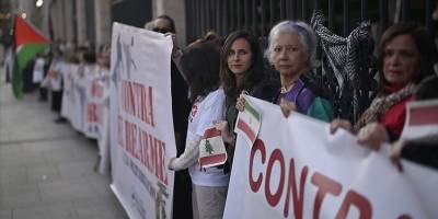 Madrid'de savaşa karşı "insan zinciri" eylemi yapıldı