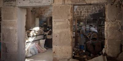 Gazze’de gönüllüler, Büyük Ömeri Camisi Kütüphanesi'nin kültürel mirasını korumaya çalışıyor