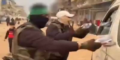 Kassam mücahitleri Gazze halkına iftarlık dağıttı