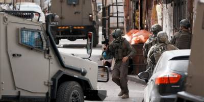 İşgalci İsrail ordusu Batı Şeria'daki Amari Mülteci Kampı'na baskın düzenledi